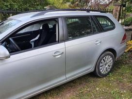Volkswagen Golf dalimis. Airbagai sveiki