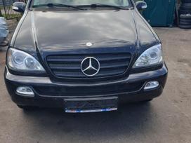 Mercedes-Benz ML270 Bamperiu nebėra
