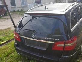 Mercedes-Benz E300 Skambinkite 9 17 30 darbo dienomos pietus 12 00 12 30 facebook