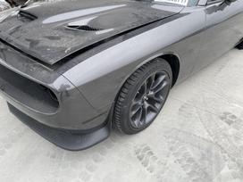 Dodge Challenger for parts. Rida 200 km