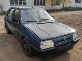 Skoda Favorit dalimis. Automobilis ardomas