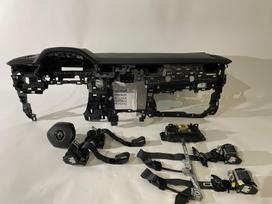 Renault Captur dashboard, airbags, seat belts