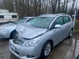 Toyota Verso по частям