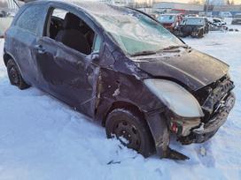 Toyota Yaris по частям. Automobilis ardomas dalimis запасные части автомобил