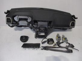 Jeep Grand Cherokee dashboard, seat belts