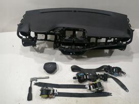 Hyundai i10 dashboard, airbags, seat belts