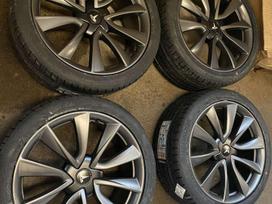 Tesla Model 3 for parts. широкий ассортимент новых и б у деталей к автомобилям