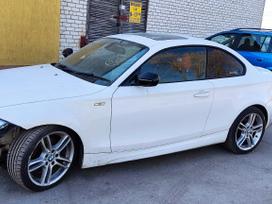 BMW 123 Ardyme turime keletą tokių automobilių skirtingų spalvų ir komp