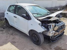Toyota Yaris rezerves daļās. Automobilis ardomas dalimis запасные части авто