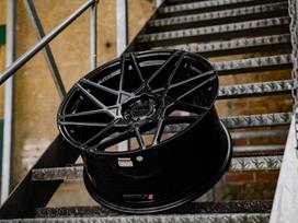 RIVIERA RF2 Gloss Black Flow Formed, light alloy, R20