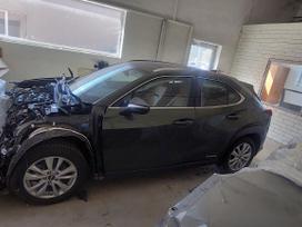 Lexus UX 250h Kapotas 1100eu sparnai po 300eu galinis bamperis 600eu priekinis