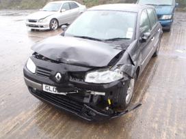 Renault Megane dalimis. Turime ivairiu prancuzisku automobiliu modeliu ivairiu v