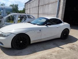 BMW Z4 Ardyme turime keletą tokių automobilių skirtingų spalvų ir komp
