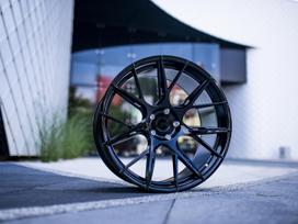 Japan Racing JR42 Black FlowFormed, легкосплавные , R22