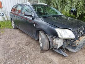 Toyota Avensis по частям. Automobilis ardomas dalimis запасные части автомобил