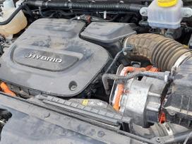 Chrysler Pacifica Perkant naudotą autodetalę ir keičiant ją mūsų autoservise auto