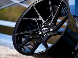 Japan Racing JR33 Glossy Black, легкосплавные , R19