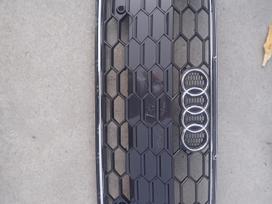 Audi A5 apdailos grotelės