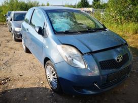 Toyota Yaris dalimis. Automobilis ardomas dalimis запасные части автомобиля
