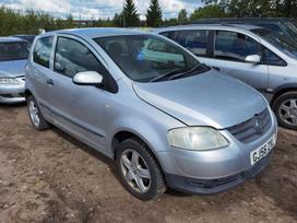 Volkswagen Fox dalimis. Automobilis ardomas dalimis запасные части автомобиля