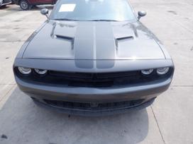 Dodge Challenger Distronic perkant naudotą autodetalę ir keičiant ją mūsų auto