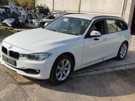 BMW 330 Ardyme turime keletą tokio modelio automobilių skirtingų spalvų