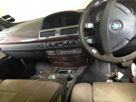 BMW 730 Bmw 730d 2006m sport paketas juodos lubos ratai r20 m vairas