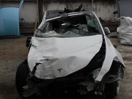 Tesla Model Y for parts. Yra vokiski dokumentai
