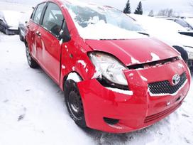 Toyota Yaris dalimis. Automobilis ardomas dalimis запасные части автомобиля