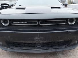 Dodge Challenger Xenon blind spot perkant naudotą autodetalę ir keičiant ją mū