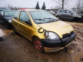 Toyota Yaris dalimis. Automobilis ardomas dalimis запасные части автомобиля
