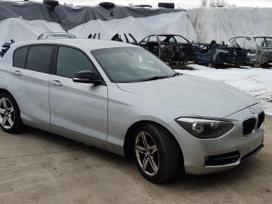 BMW 120 Ardyme turime keletą tokio modelio automobilių skirtingų spalvų