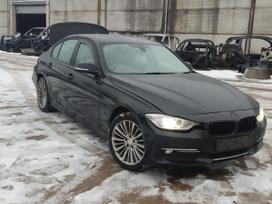 BMW 320 Ardyme turime keletą tokio modelio automobilių skirtingų spalvų