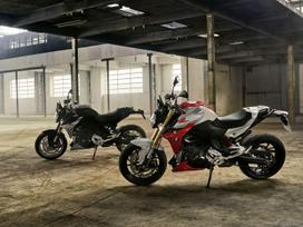 BMW F 900 XR, street / классические