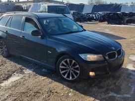 BMW 320 Ardyme turime keletą tokio modelio automobilių skirtingų spalvų