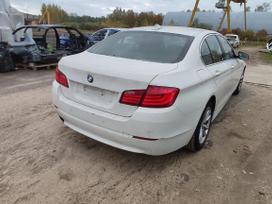 BMW 523 Ardyme turime keletą tokio modelio automobilių skirtingų spalvų