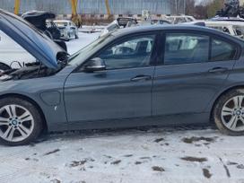 BMW 330 Ardyme turime keletą tokio modelio automobilių skirtingų spalvų