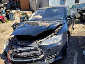 Tesla Model S по частям