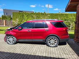 Ford Explorer dalimis kuriasi važiuoja