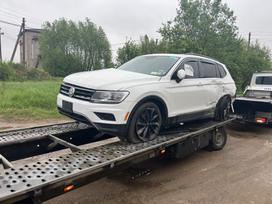 Volkswagen Tiguan for parts. Kanada usa 7 vietu salonas kuriasi vaziuoja maz