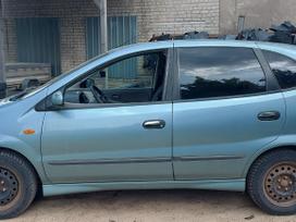 Nissan Almera Tino