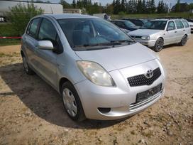 Toyota Yaris по частям. Automobilis ardomas dalimis запасные части автомобил