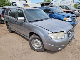 Subaru Forester for parts. Automobilis ardomas dalimis запасные части автомобил