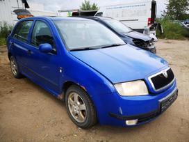 Skoda Fabia dalimis. Automobilis ardomas