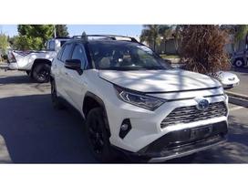 Toyota RAV4 dalimis. Dalis siunčiame i kitus miestus