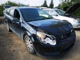 Opel Astra dalimis. Automobilis ardomas