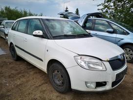Skoda Fabia dalimis. Automobilis ardomas