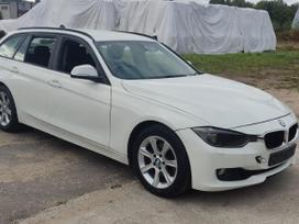 BMW 330 Ardyme turime keletą tokio modelio automobilių skirtingų spalvų