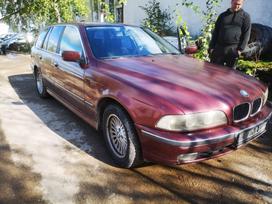 BMW 5 serija по частям. Automobilis ardomas dalimis запасные части автомобил
