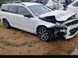 Volvo V70 dalimis. Juodos lubos